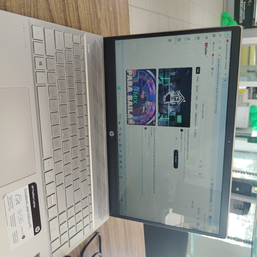 LAPTOP HP PAVILION 15-CW1012LA (2023) 1 TB + 128 GB SSD 12 GB RAM (SEMINUEVO)