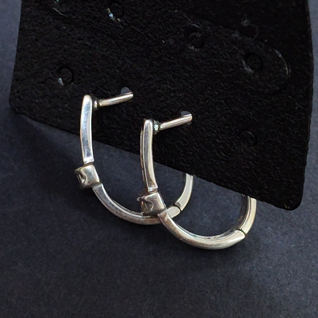 ARETES PAR ORO BLANCO 14 K 2.4 GRMS (SEMINUEVO)