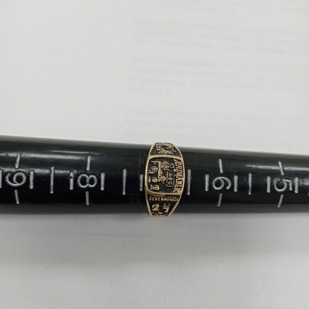 ANILLO DE GRADUACIÓN ORO 8 K 2.3 GRMS (SEMINUEVO)