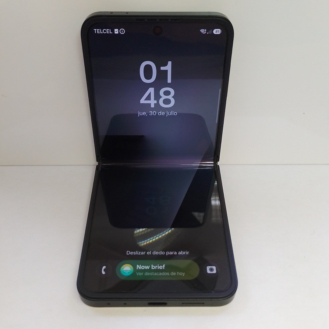 CELULAR SAMSUNG GALAXY Z FLIP7 FE SM-F761B (2025) 128 GB 8 GB RAM (SEMINUEVO)