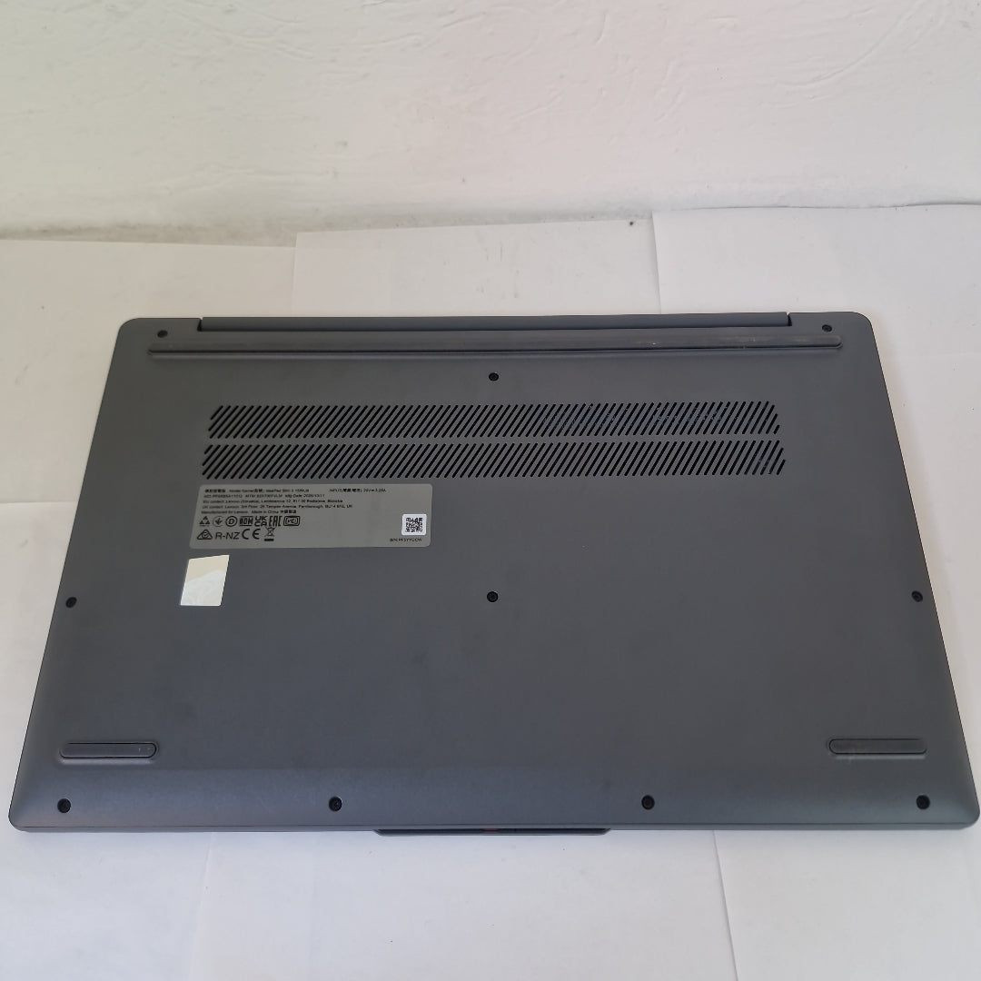 LAPTOP LENOVO IDEAPAD SLIM 3 15IRU8 (2025) 512 GB SSD 8 GB RAM (SEMINUEVO)