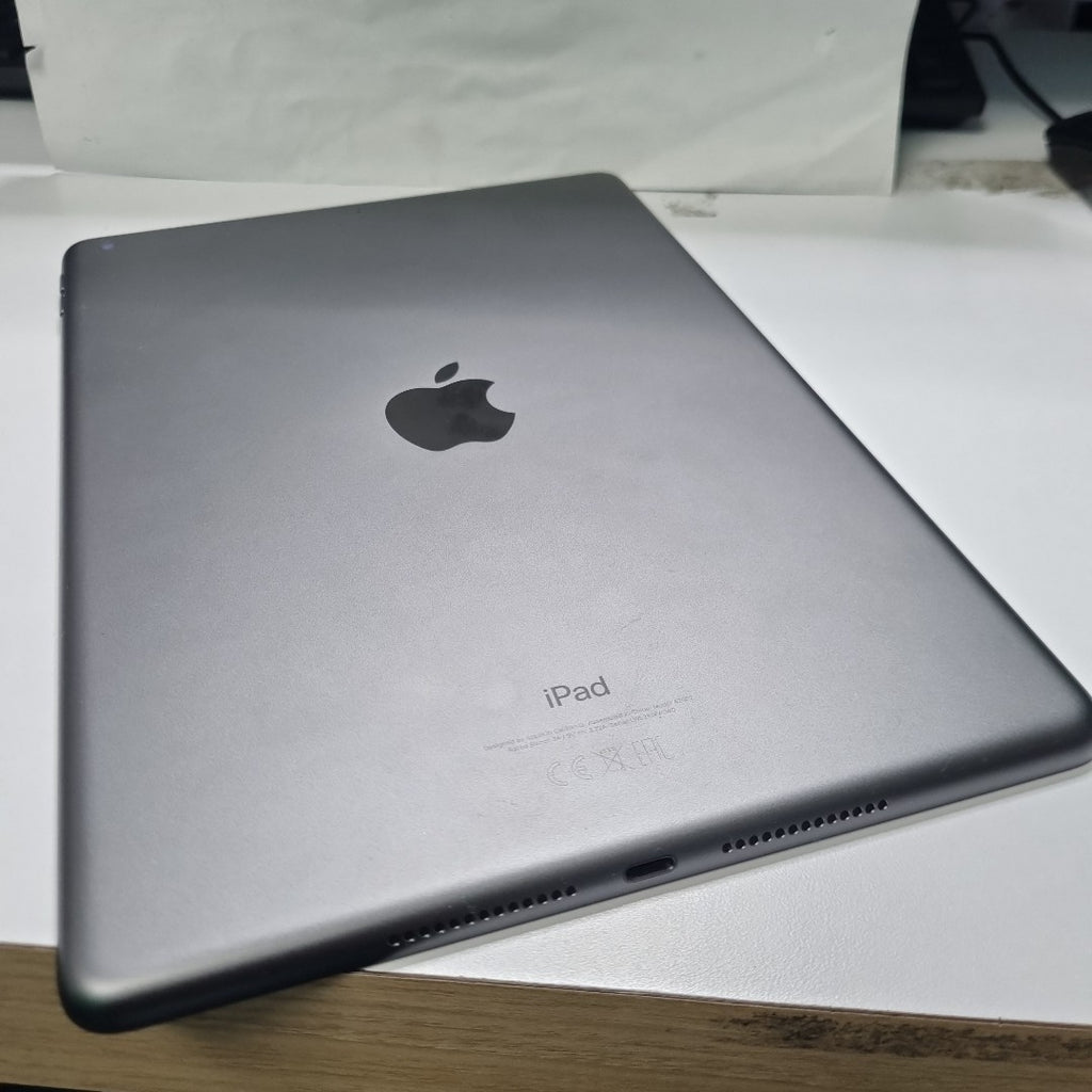 TABLETA APPLE IPAD 9 A2602 256 GB 3 GB RAM (SEMINUEVO)