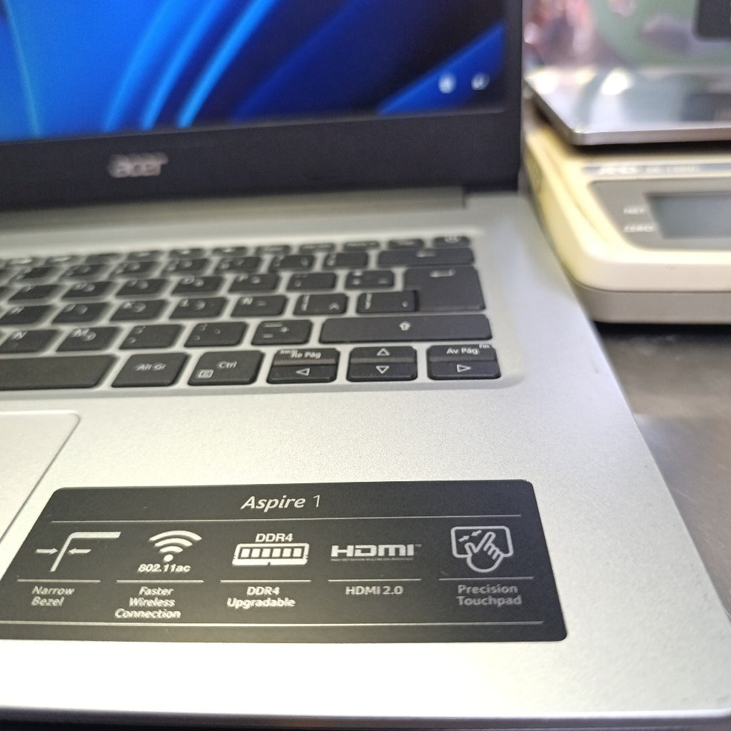 LAPTOP ACER ASPIRE 1 A114-33-C3Q7 (2022) 64 GB SSD 4 GB RAM (SEMINUEVO)