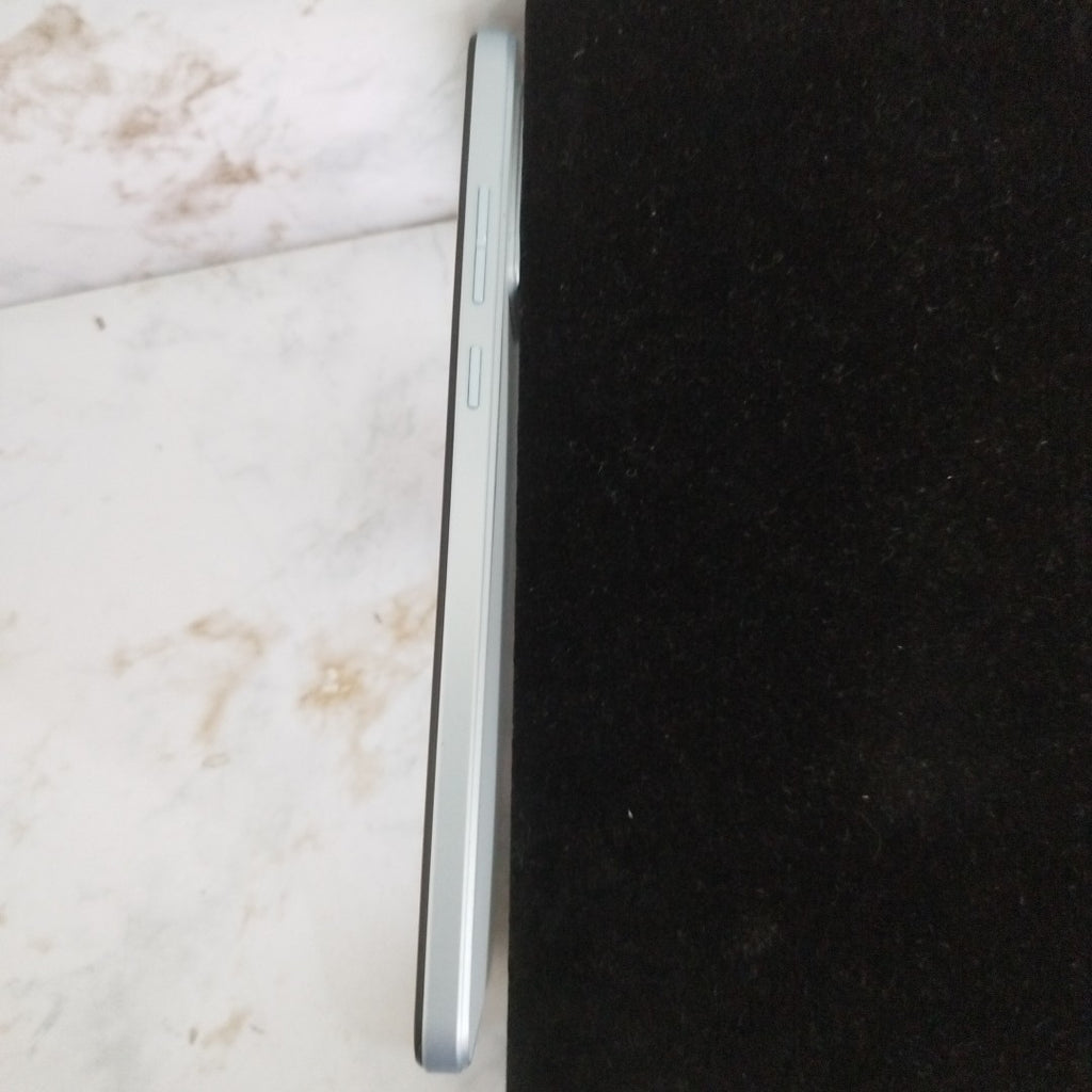 CELULAR MOTOROLA MOTO G84 XT2347-1 (2023) 256 GB 8 GB RAM (SEMINUEVO)