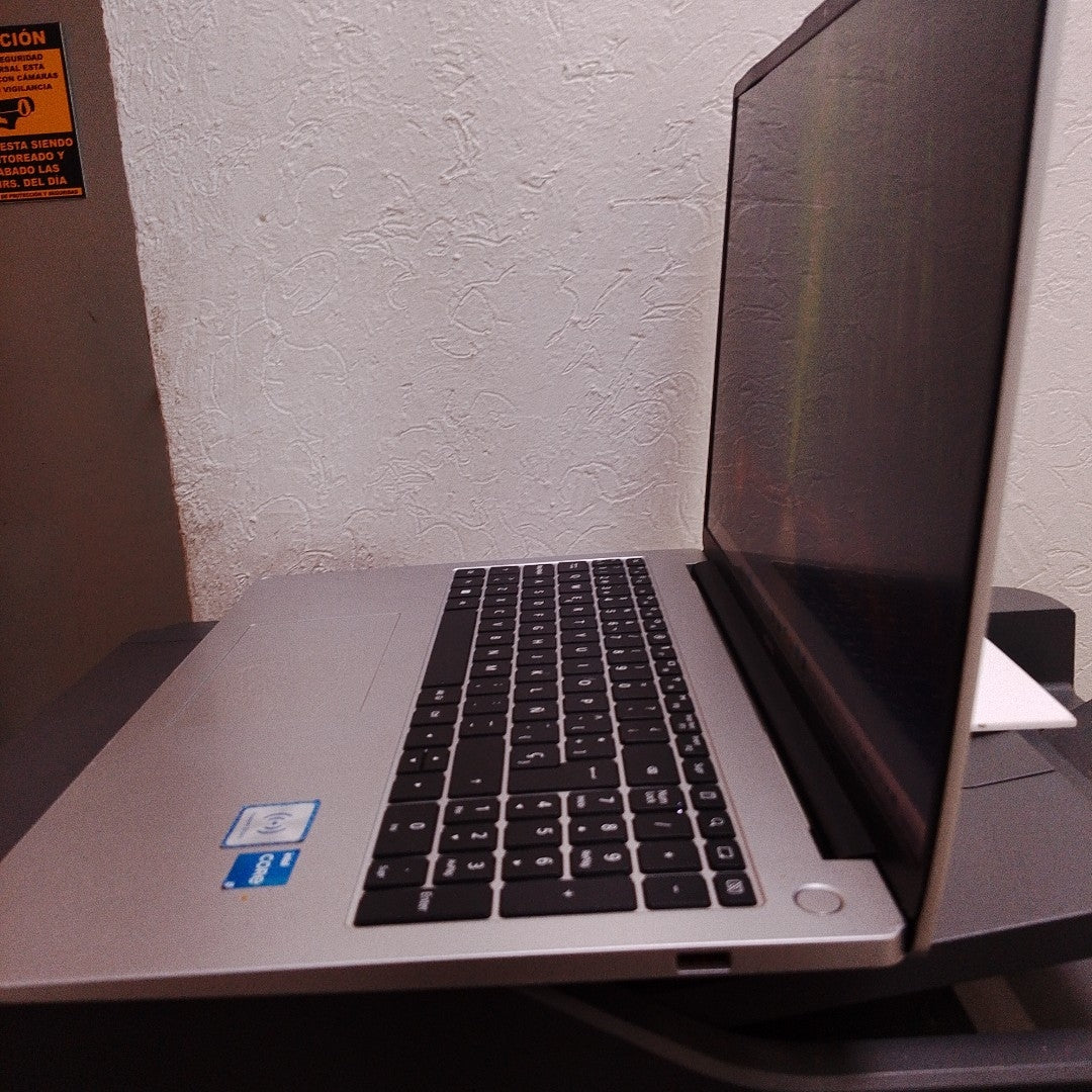 LAPTOP HUAWEI MATEBOOK D16 MCLF-X (2024) 1 TB SSD 16 GB RAM (SEMINUEVO)