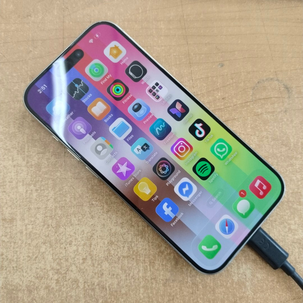 CELULAR APPLE IPHONE 15 PRO A2848 (2023) 256 GB 8 GB RAM (SEMINUEVO)