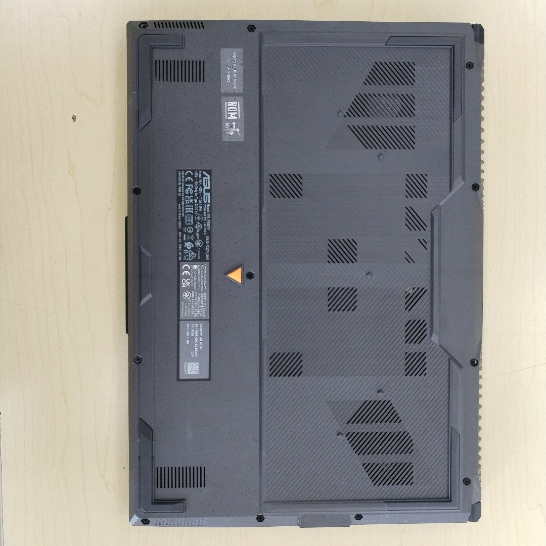 LAPTOP ASUS TUF GAMING F16 FX607VJ-RL023W (2025) 1 TB SSD 16 GB RAM (SEMINUEVO)