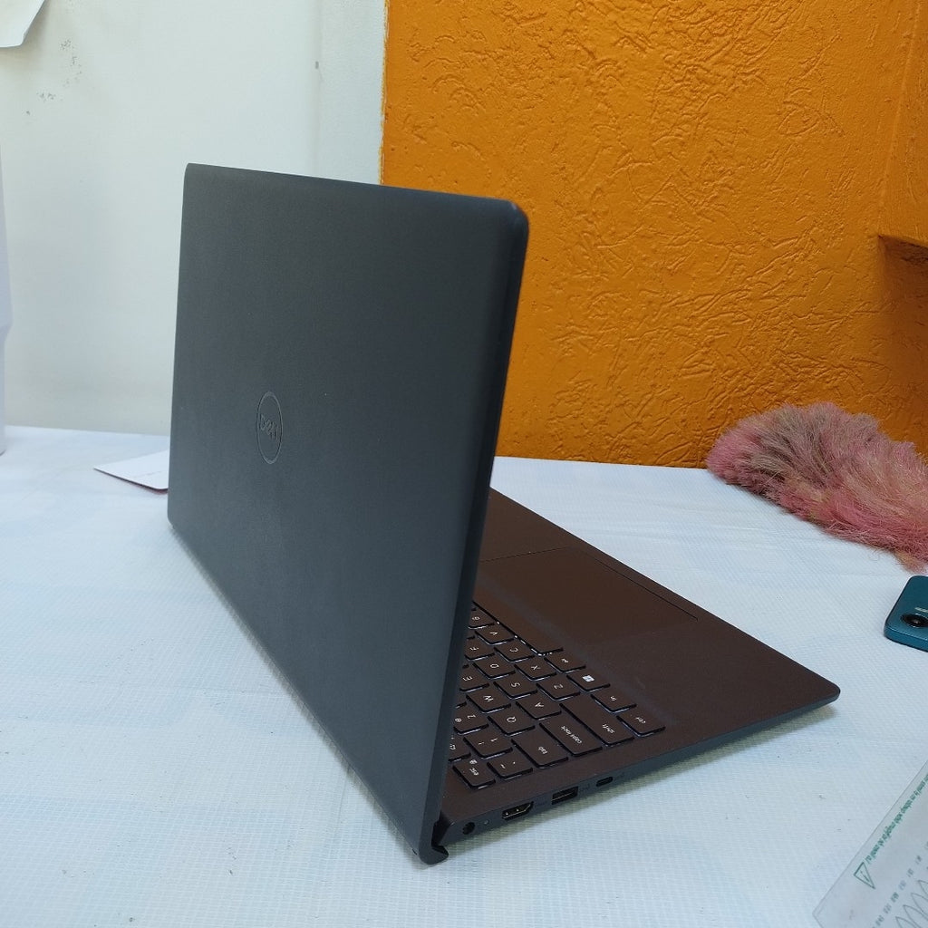 LAPTOP DELL INSPIRON 15 3530 (2023) 512 GB SSD 16 GB RAM (SEMINUEVO)
