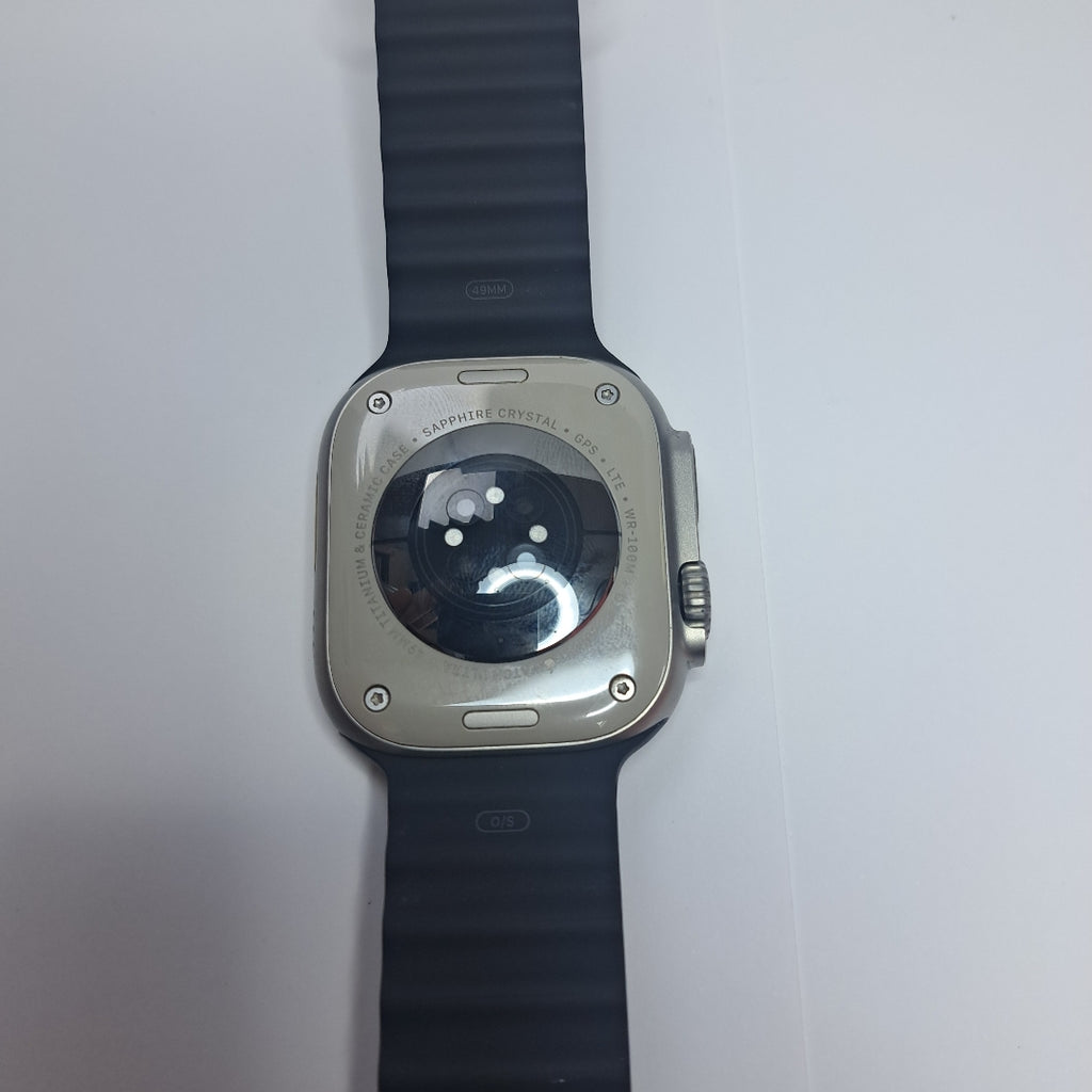 SMARTWATCH APPLE ULTRA TITANIO A2622 49 MM GPS + CELULAR (SEMINUEVO)