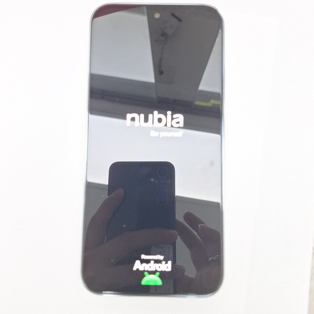 CELULAR NUBIA V80 PRO Z2576 (2025) 256 GB 8 GB RAM (SEMINUEVO)