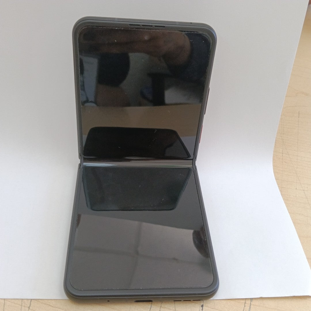 CELULAR NUBIA FLIP 2 NX732J (2025) 512 GB 12 GB RAM (SEMINUEVO)