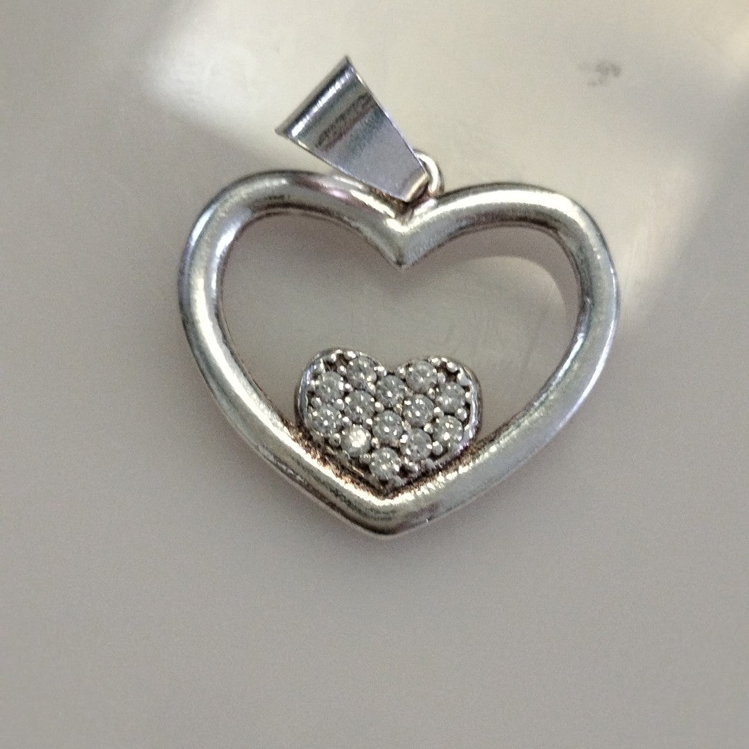 DIJE CORAZON C/CIRCONIAS PLATA .925 2.7 GR (NUEVO)