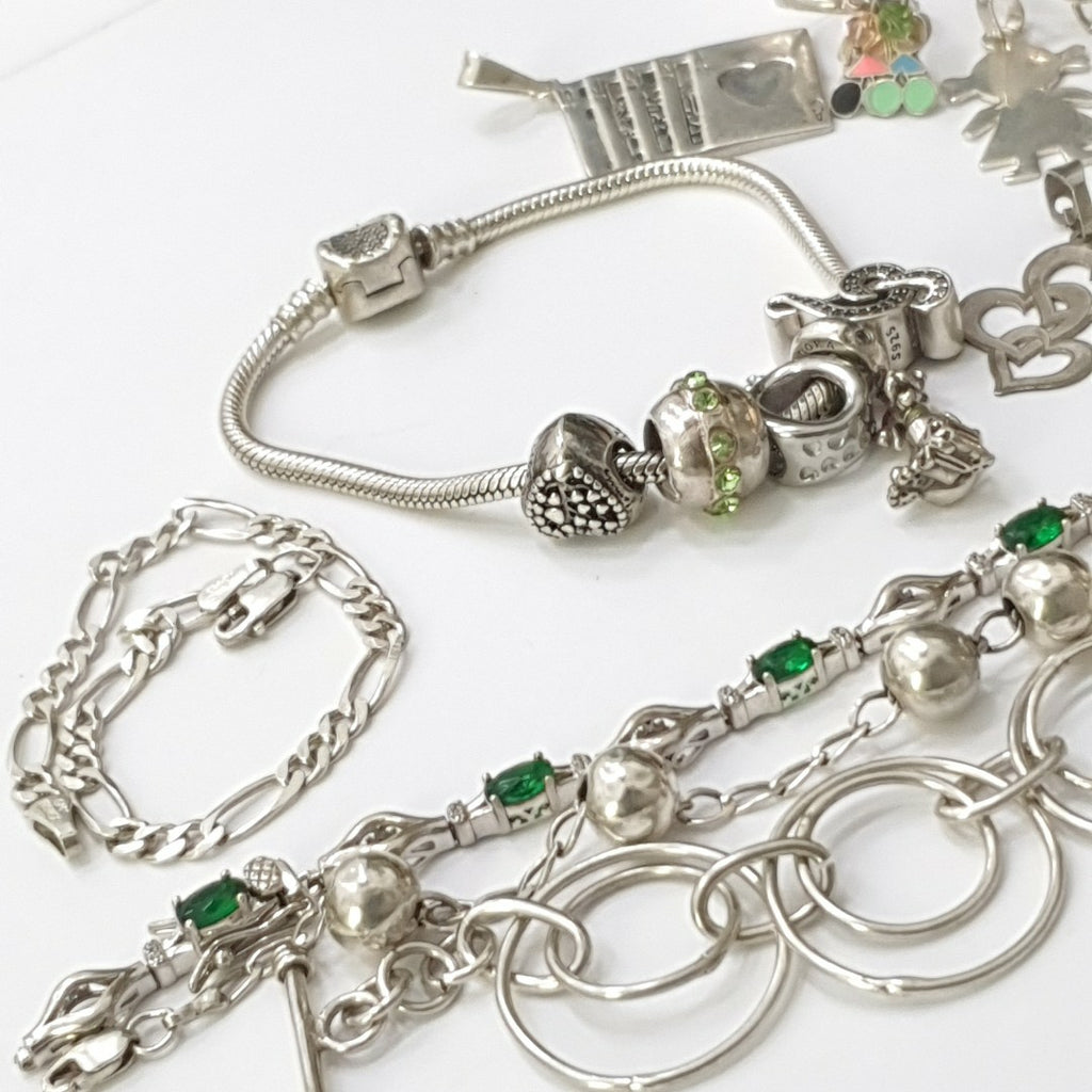 ANILLITO, ANILLO, ARETES PAR, CADENA, CRUCIFIJO, CRUZ, DIJE, PULSERA PLATA 186.1 GRMS (SEMINUEVO)