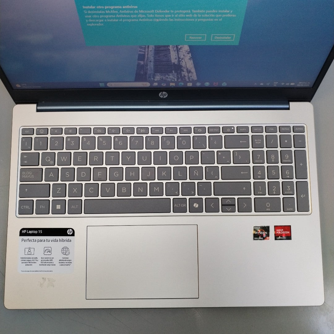LAPTOP HP 15-FC0230LA (2025) 512 GB SSD 8 GB RAM (SEMINUEVO)
