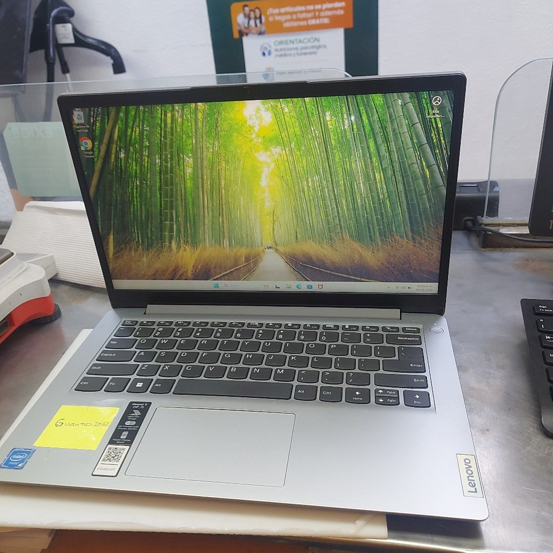 LAPTOP LENOVO IDEAPAD 1 14IGL7 (2023) 64 GB SSD 4 GB RAM (SEMINUEVO)