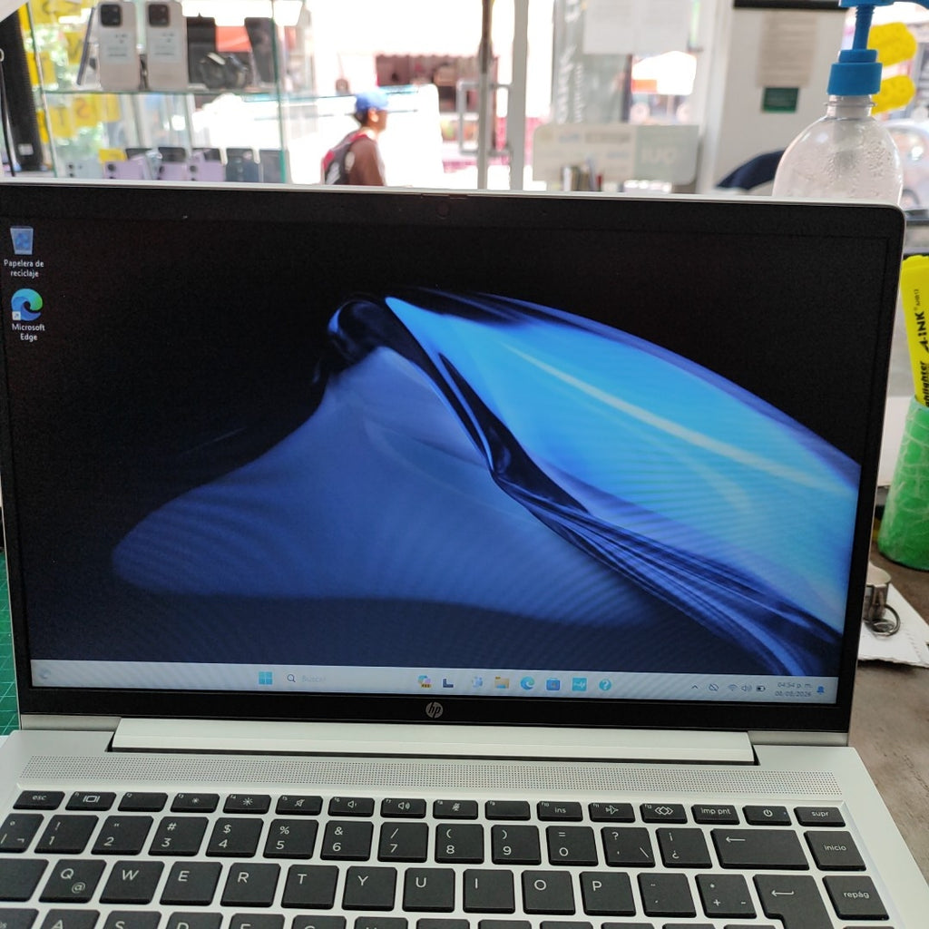 LAPTOP HP PROBOOK 440 G10 (2024) 512 GB SSD 16 GB RAM (SEMINUEVO)