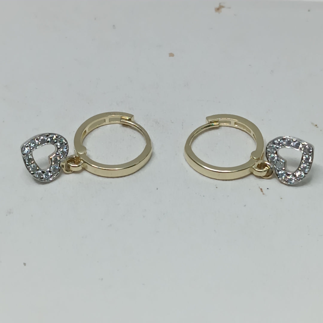 ARETES HUGGIES CON DIJE CORAZON Y CIRCONIAS 14K 2.2 GR (NUEVO)