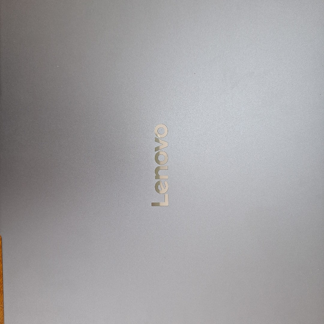 LAPTOP LENOVO IDEAPAD SLIM 3 15IRH10 (2025) 1 TB SSD 24 GB RAM (SEMINUEVO)