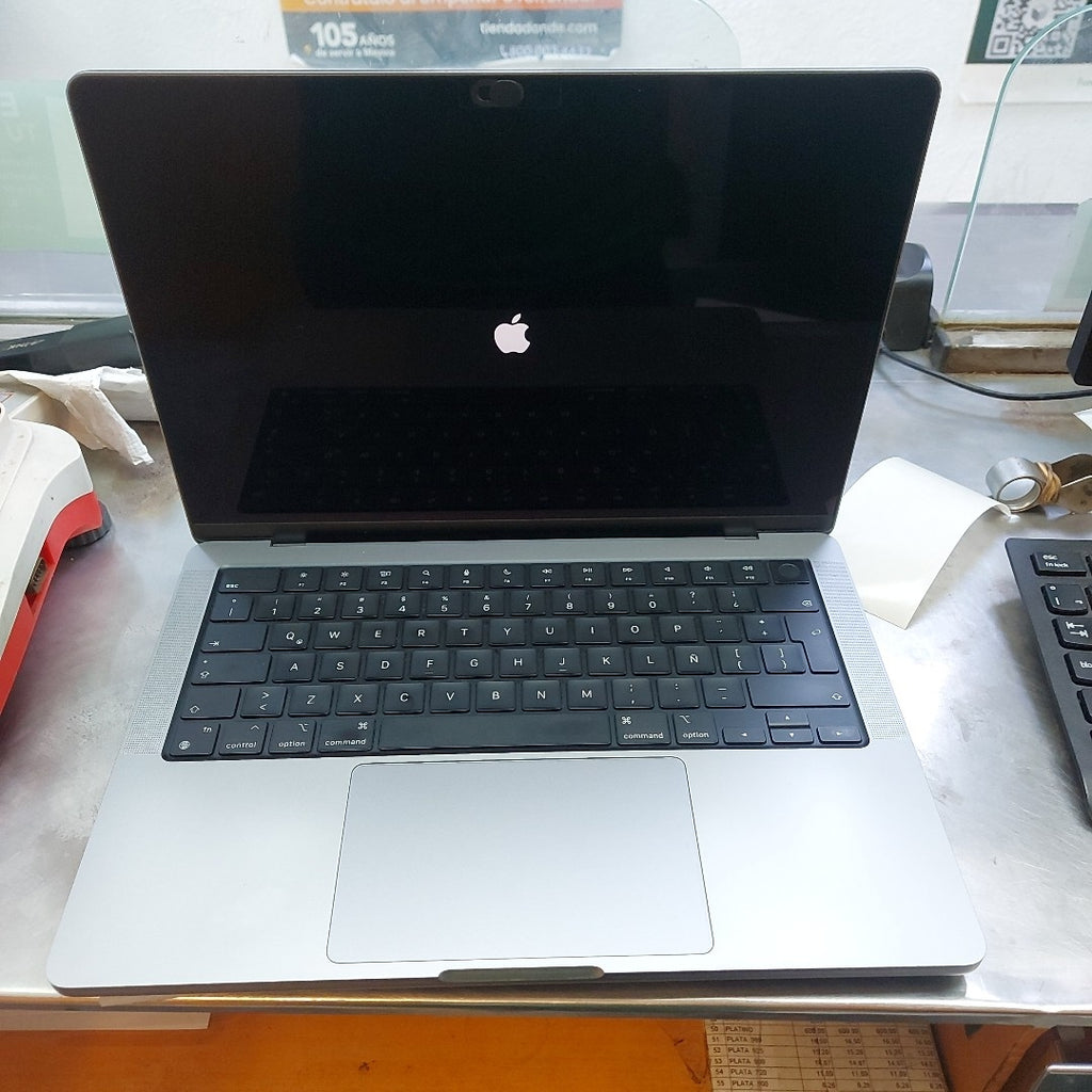 LAPTOP APPLE MACBOOK PRO 14" 2021 3.2 A2442 (8 CPU/14 GPU) 512 GB SSD 16 GB RAM (SEMINUEVO)