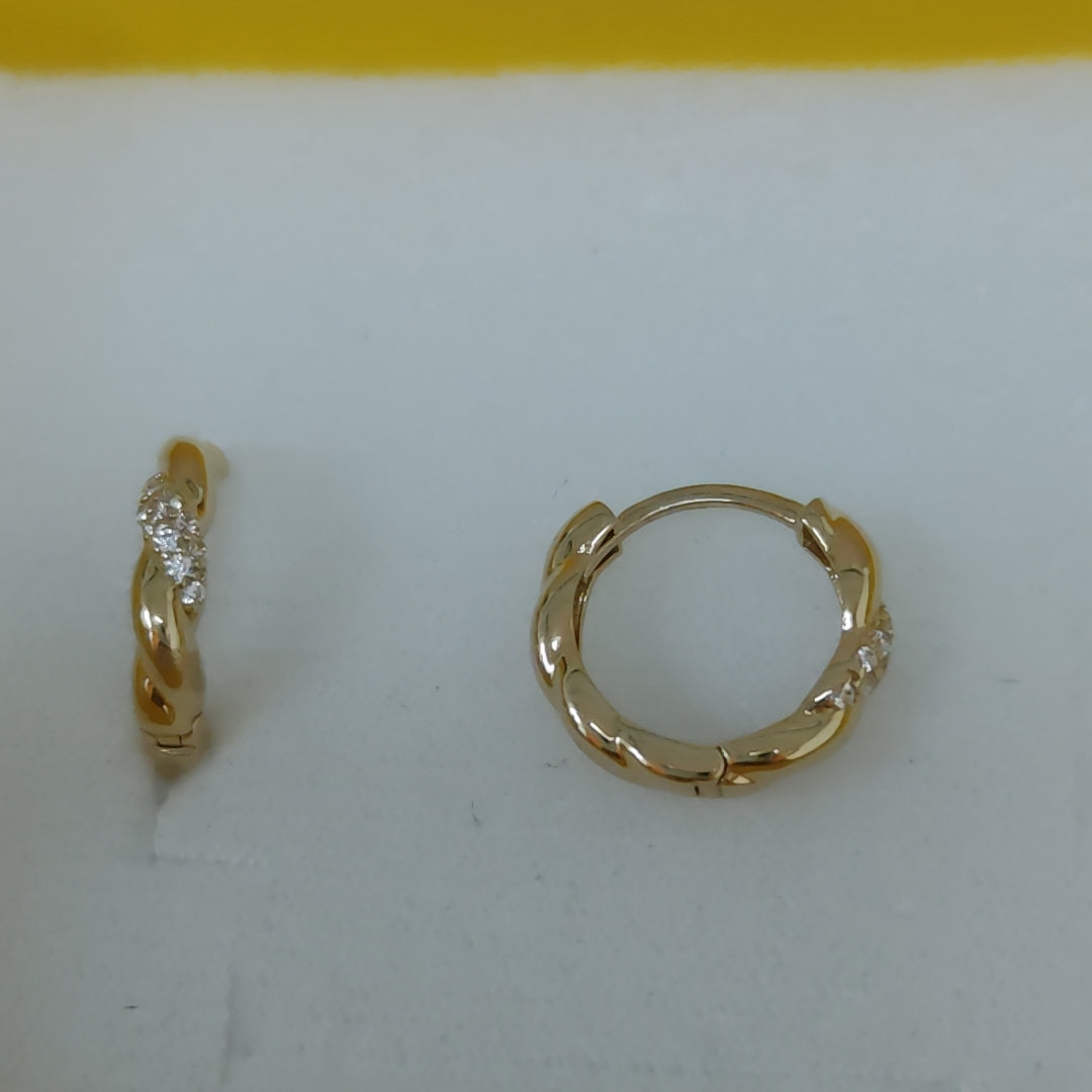 HUGGIES ORO 14K 2.1 (NUEVO)