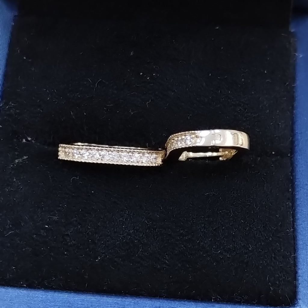 ARETES HUGGIES OVALADA C CIRCONIAS 14K 2.3 GR (NUEVO)