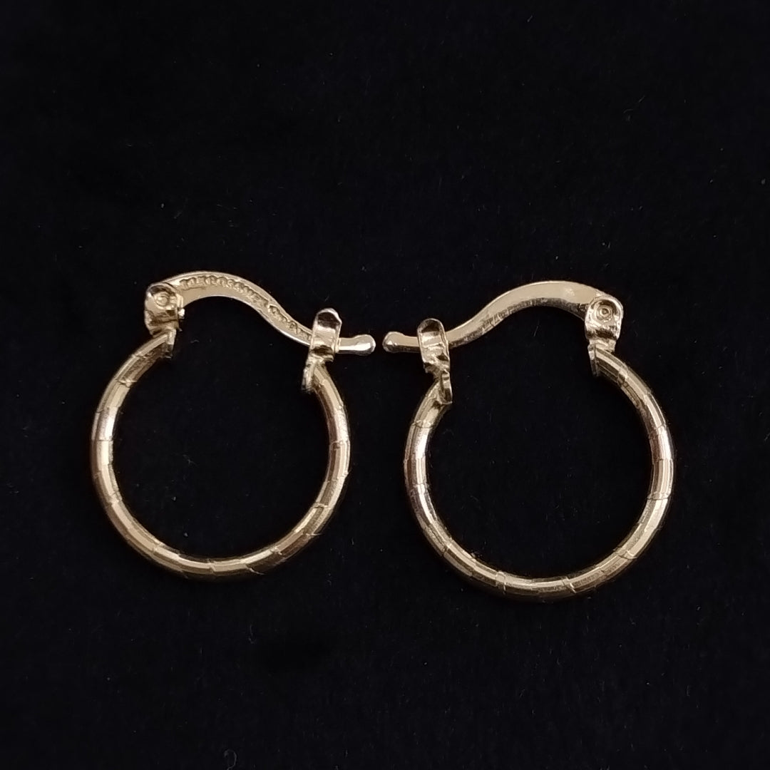 ARETES ARRACADAS ESTRIADAS 14K 1.4 GR (NUEVO)