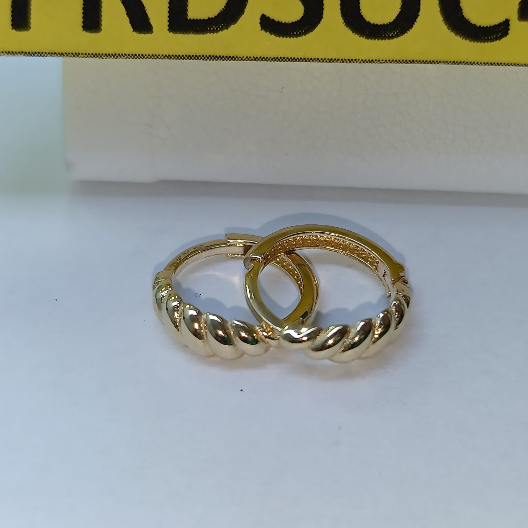HUGGIES ORO 14K 1.3 (NUEVO)