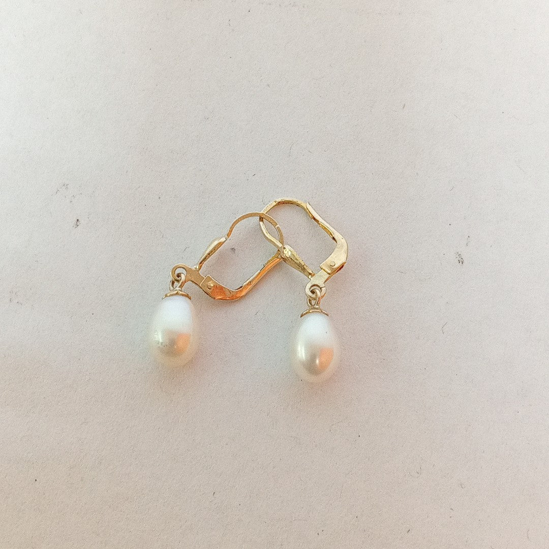 ARETES C PERLAS SINTETICAS 10K 2.4 GR (NUEVO)