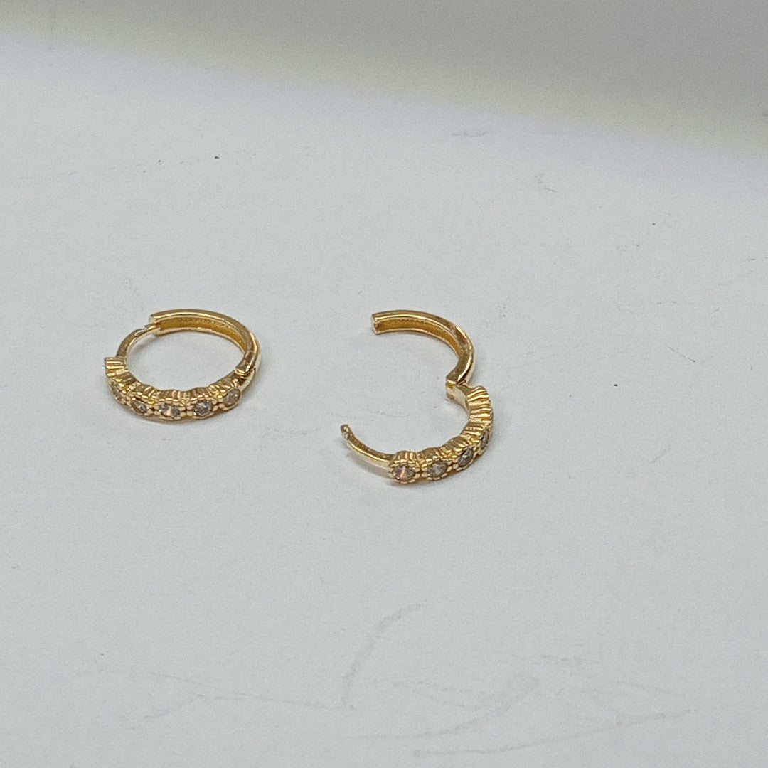 ARETES HUGGIES C CIRCONIAS 14K 2 GR (NUEVO)