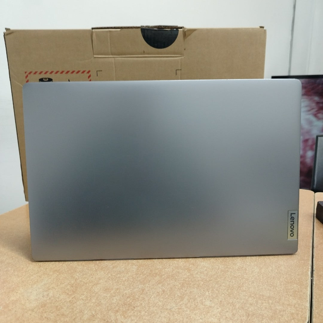 LAPTOP LENOVO IDEAPAD SLIM 3 15IAH8 (2024) 512 GB SSD 8 GB RAM