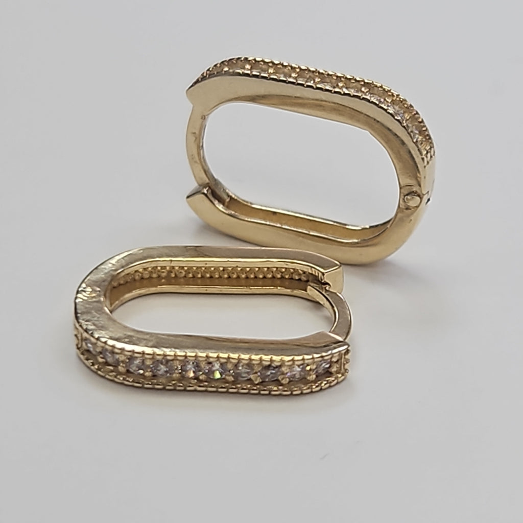 ARETES HUGGIES OVALADA C CIRCONIAS 14K 2.4 GR (NUEVO)
