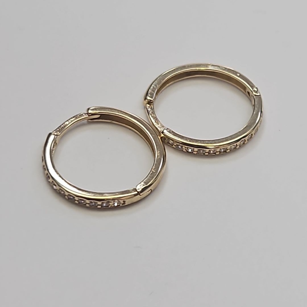 ARETES HUGGIES C CIRCONIA 14K 1.7 GR (NUEVO)