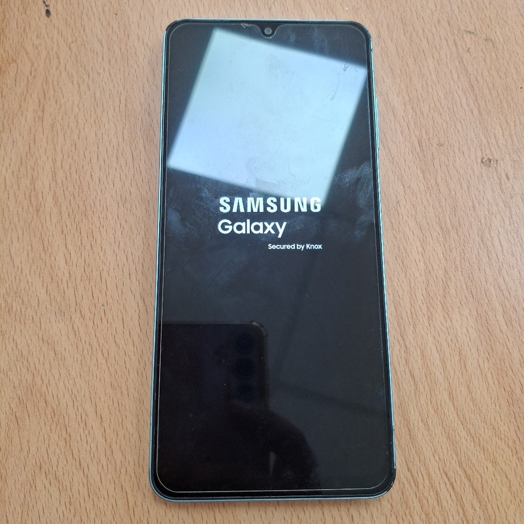 CELULAR SAMSUNG GALAXY A06 SM-A065M (2024) 64 GB 4 GB RAM (SEMINUEVO)