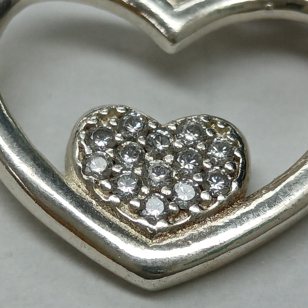 DIJE CORAZON C/CIRCONIAS PLATA .925 2.5 GR (NUEVO)