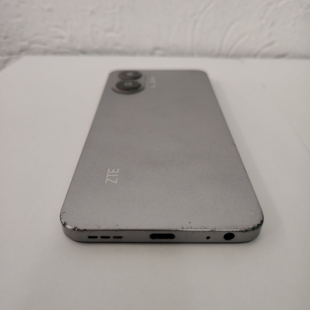 CELULAR ZTE BLADE A35E Z2466 (2024) 64 GB 2 GB RAM (SEMINUEVO)