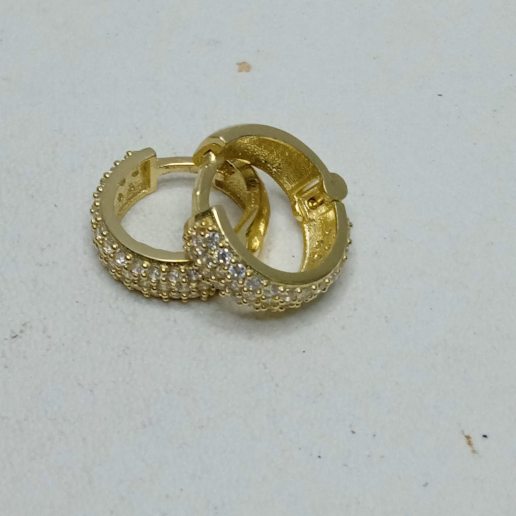 ARETES HUGGIE CON CIRCONIAS 14K 2.2 GR (NUEVO)