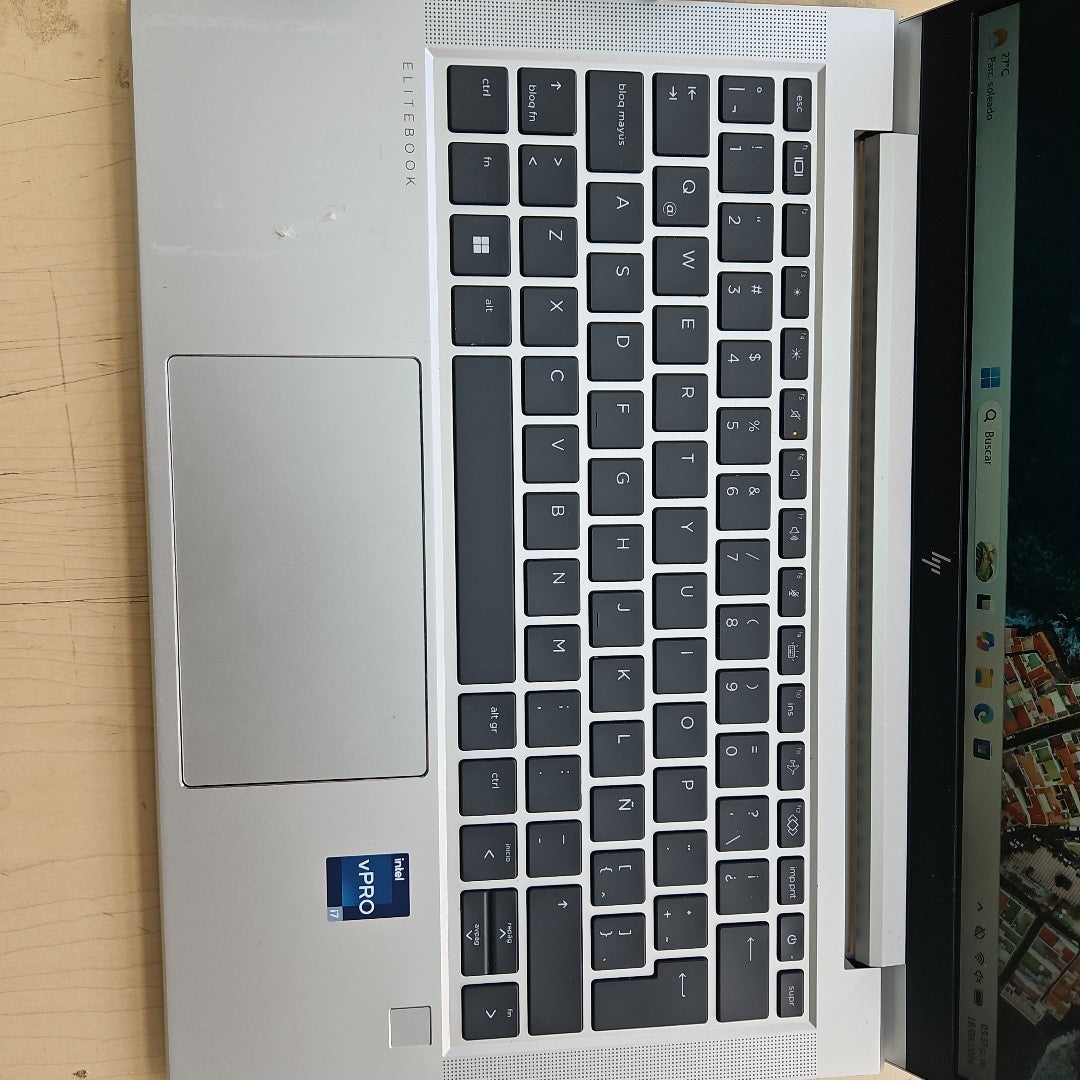 LAPTOP HP ELITEBOOK 630 G10 (2024) 512 GB SSD 32 GB RAM (SEMINUEVO)