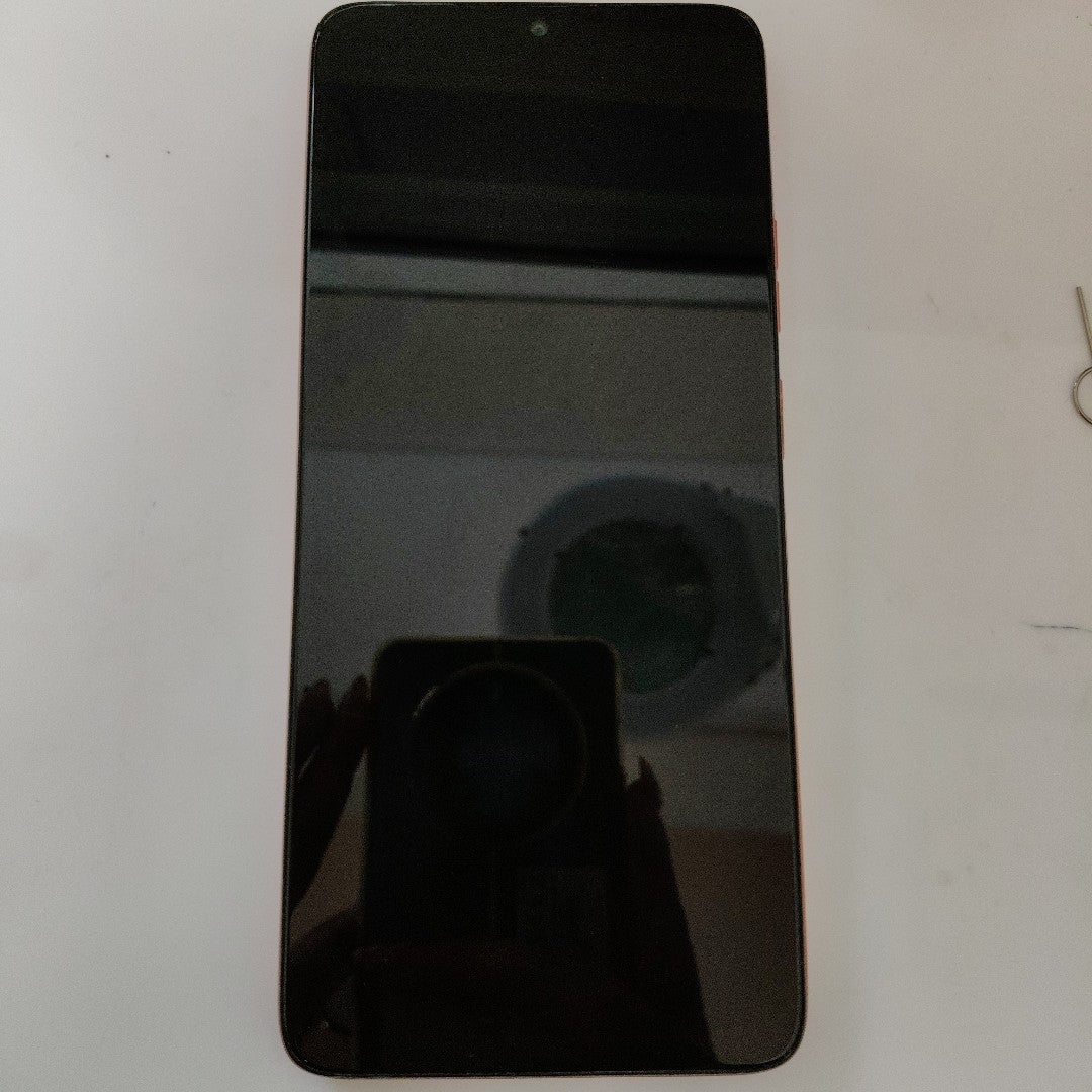 CELULAR MOTOROLA MOTO G06 XT2535-2 (2025) 64 GB 4 GB RAM (SEMINUEVO)