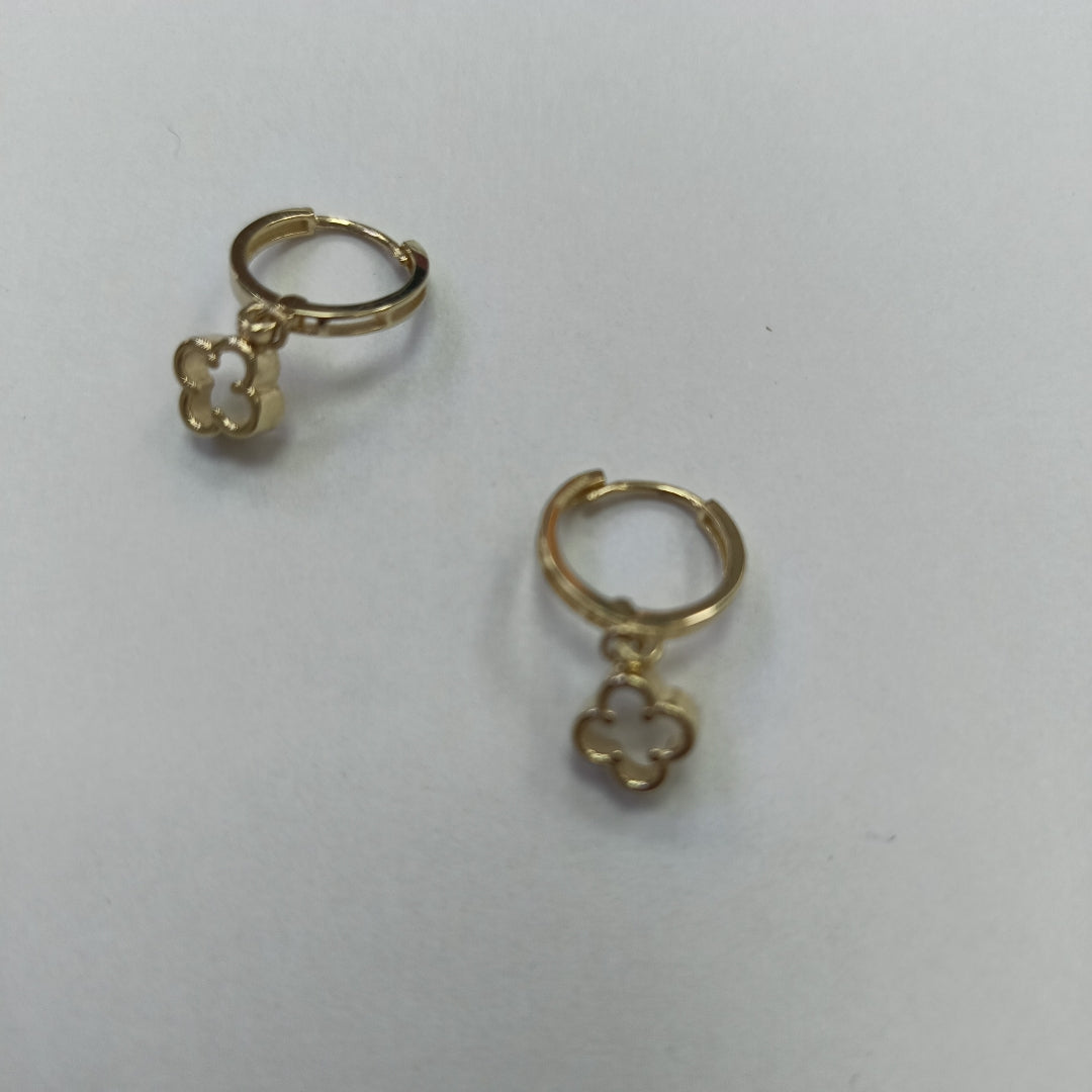 ARETES ARRACADAS CON DIJE 14K 2.3 GR (NUEVO)