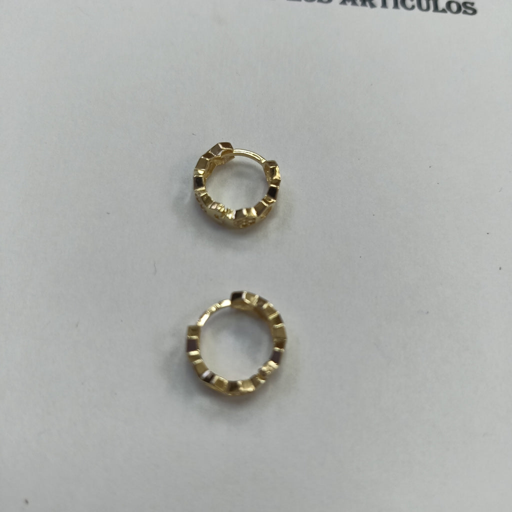 ARETES HUGGIES HEXAGONALES C CIRCONIAS 14K 2.7 GR (NUEVO)