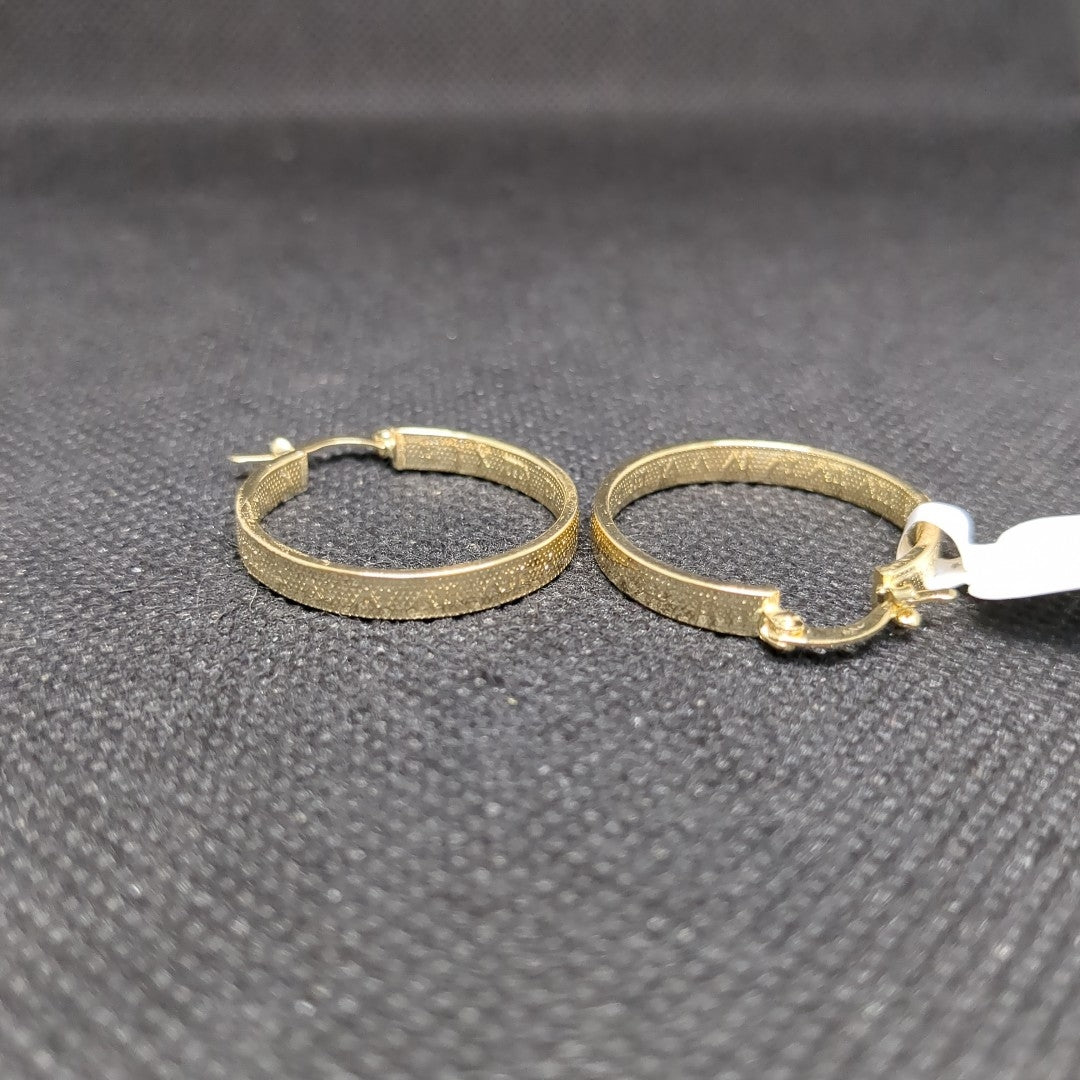 ARETES ARRACADAS TROQUELADA 14K 2.6 GR (NUEVO)