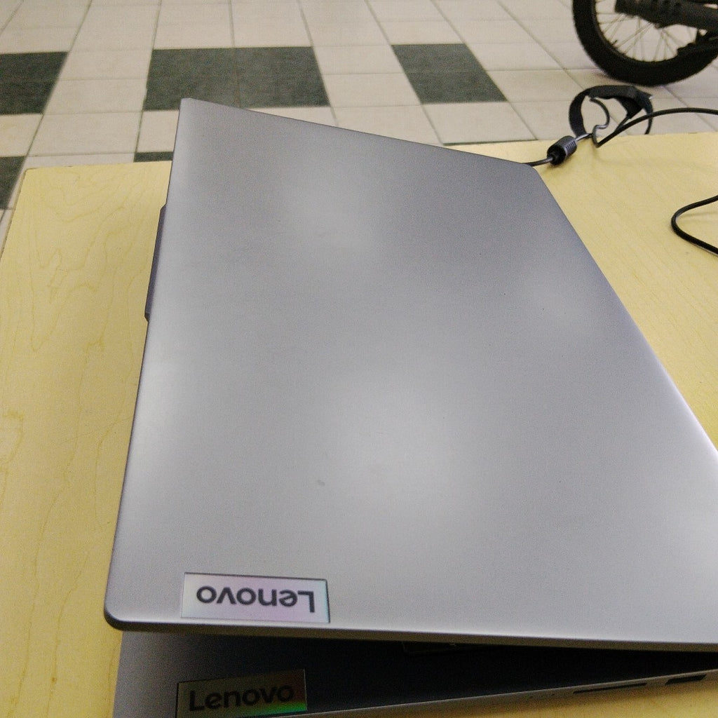 LAPTOP LENOVO IDEAPAD SLIM 3 15ABR8 (2023) 512 GB SSD 16 GB RAM (SEMINUEVO)