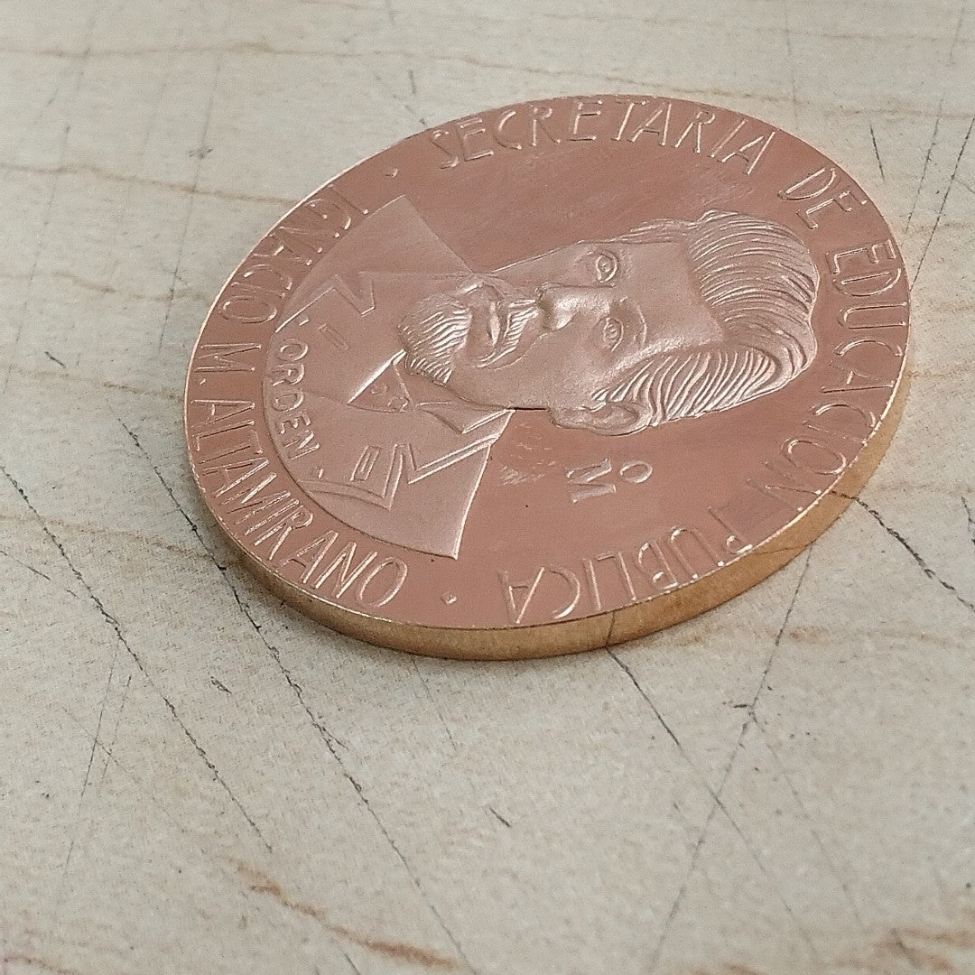 MEDALLA CONMEMORATIVA ORO 21 K 42,00 GRMS (SEMINUEVO)