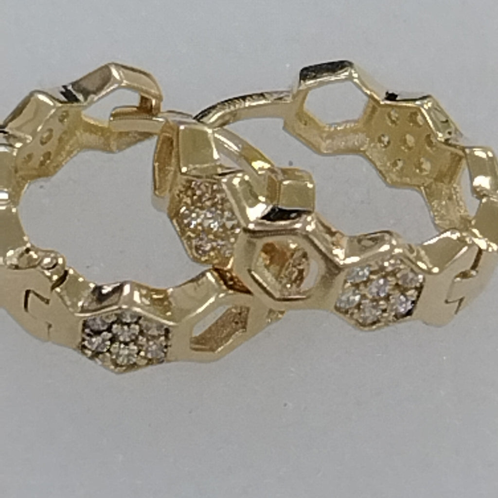 ARETES HUGGIES HEXAGONALES C CIRCONIAS 14K 2.6 GR (NUEVO)