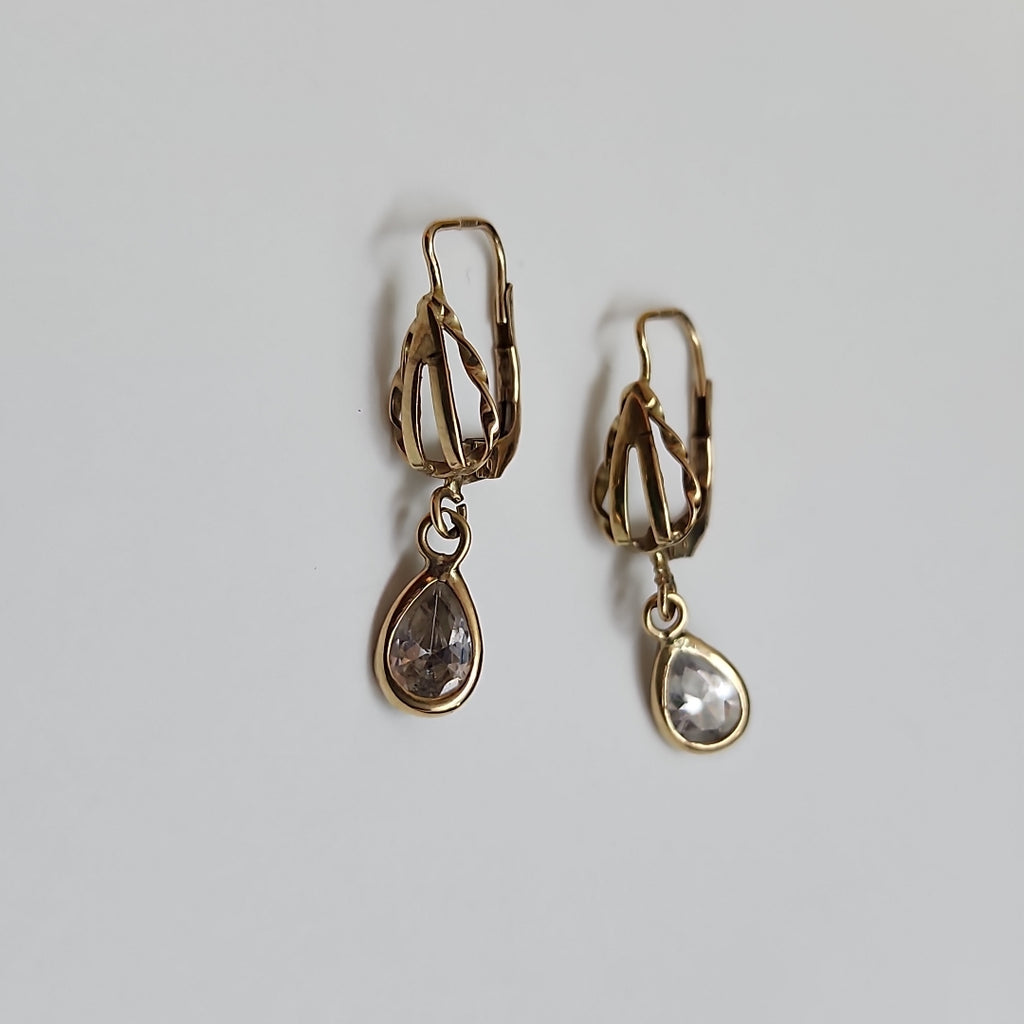 ARETES PAR ORO 8 K 1.8 GRMS (SEMINUEVO)