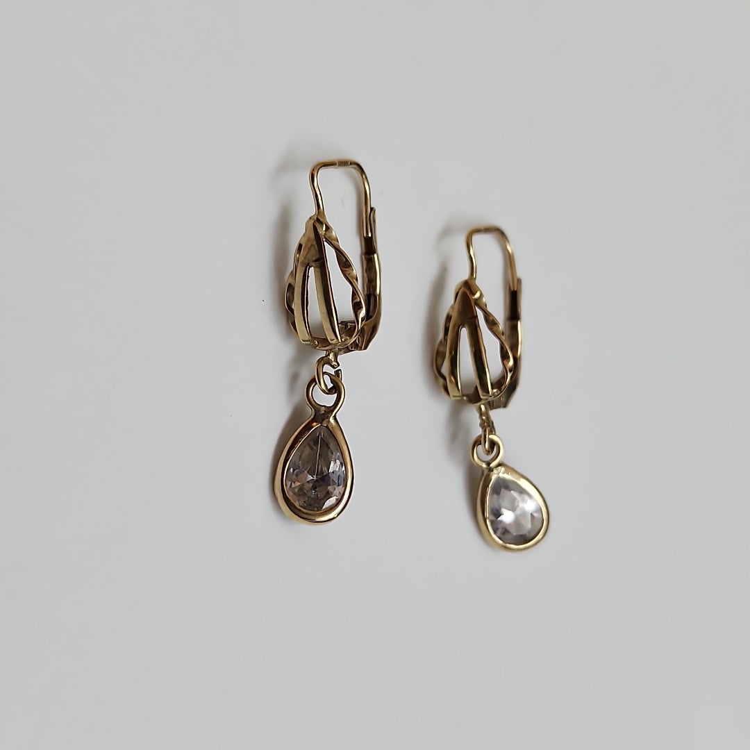 ARETES PAR ORO 8 K 1.8 GRMS (SEMINUEVO)