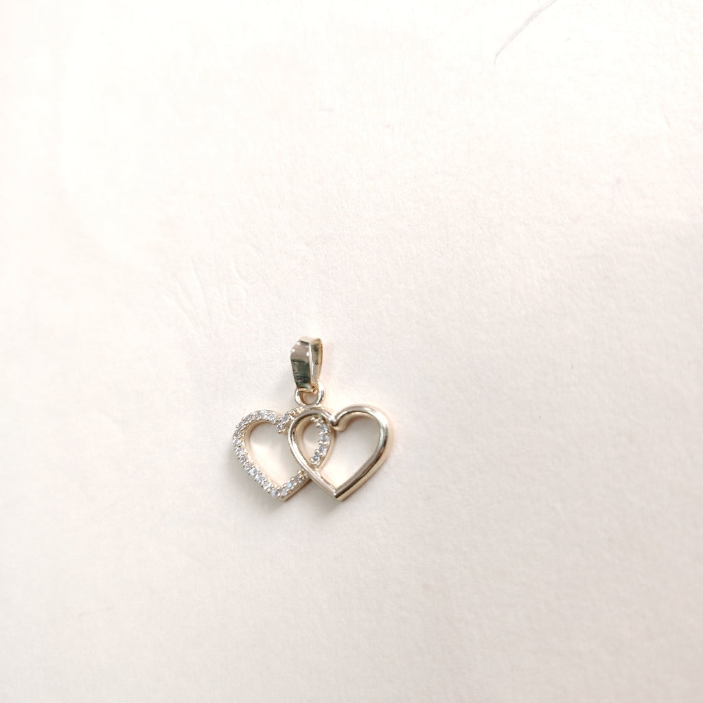 DIJE TEJIDO DOS CORAZONES CON CIRCONIAS 14K 1.4 GR (NUEVO)