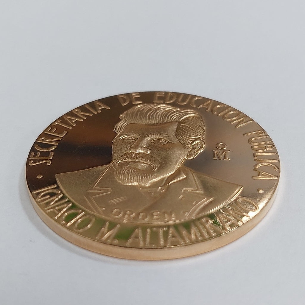 MEDALLA CONMEMORATIVA ORO 21 K 42 GRMS (SEMINUEVO)