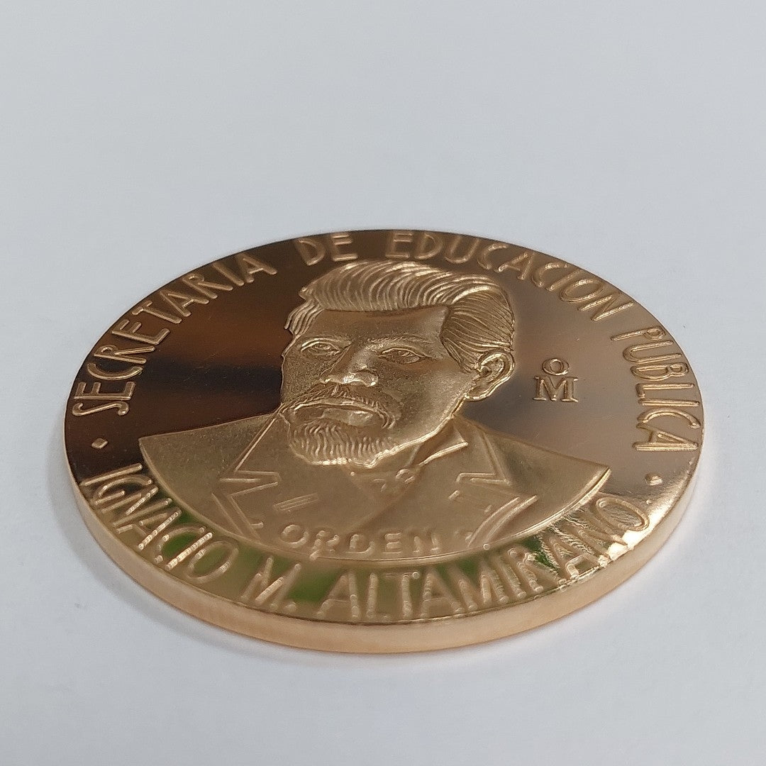 MEDALLA CONMEMORATIVA ORO 21 K 42 GRMS (SEMINUEVO)