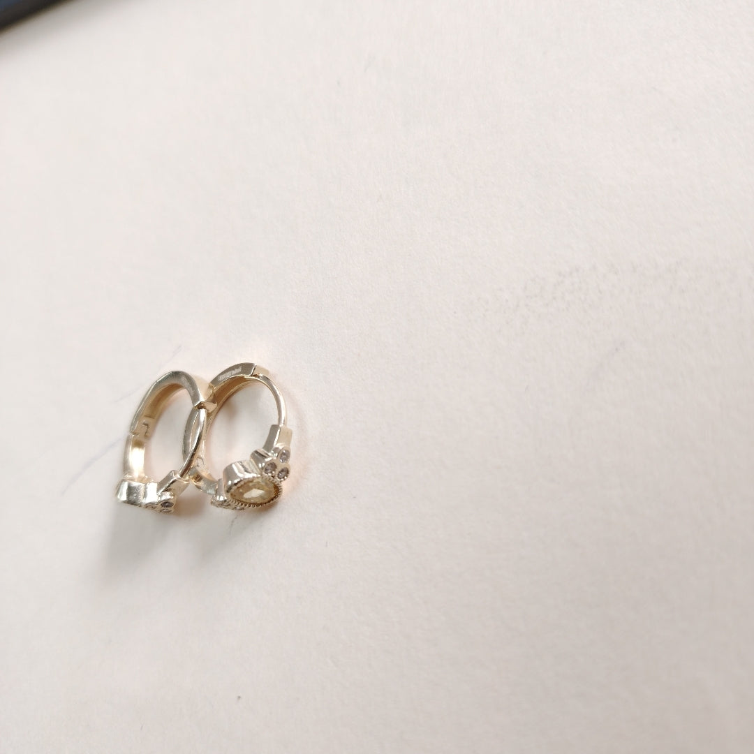 ARETES ARRACADAS CON CIRCONIAS Y PDRAS COL 14K 3.2 GR (NUEVO)
